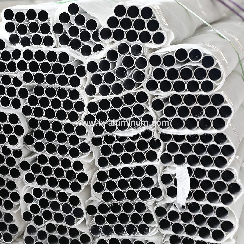 ��ڏ������X�A��